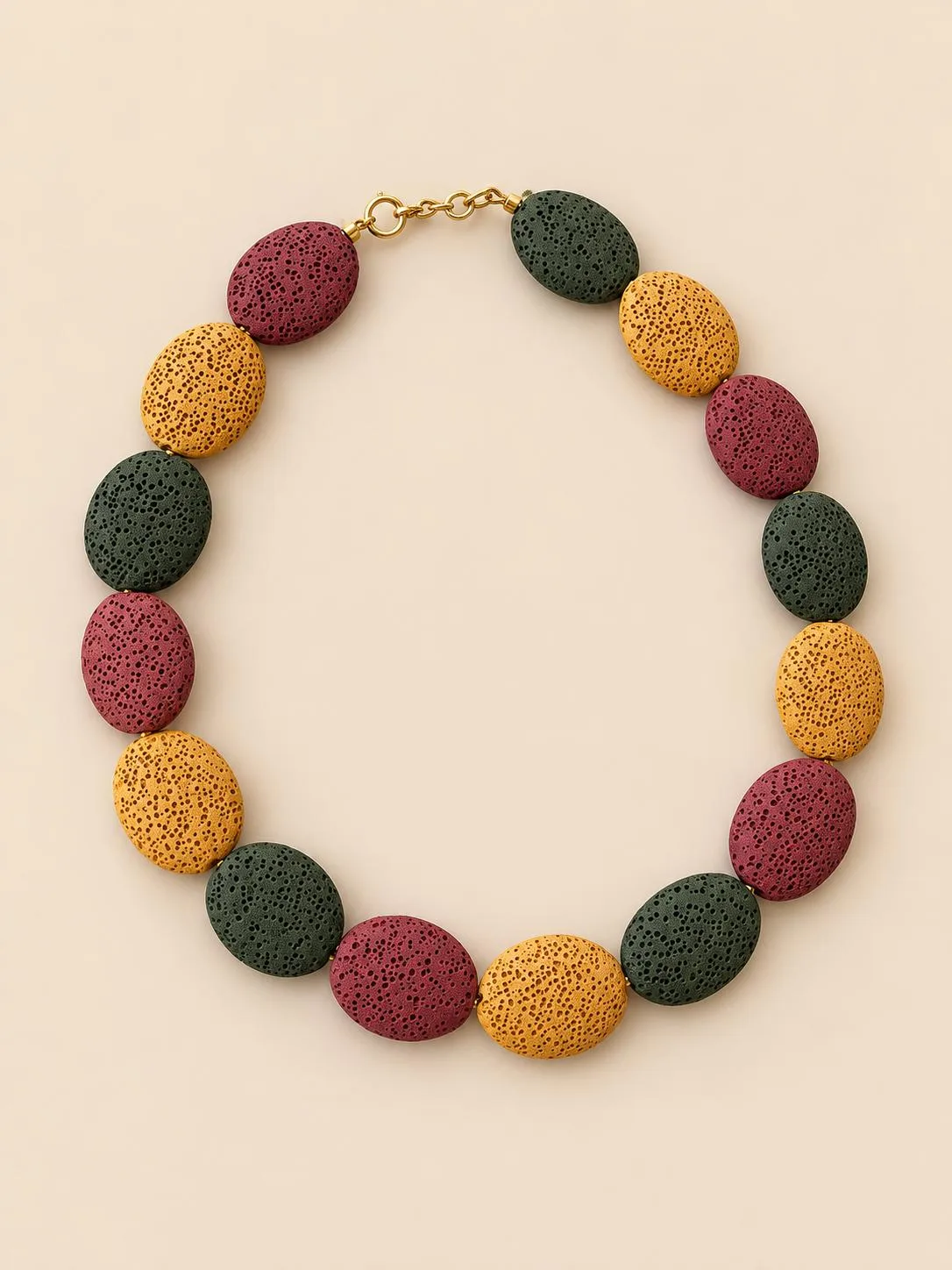 Collar CALIA tricolor de piedras naturales en ocre, burdeos y verde hoja