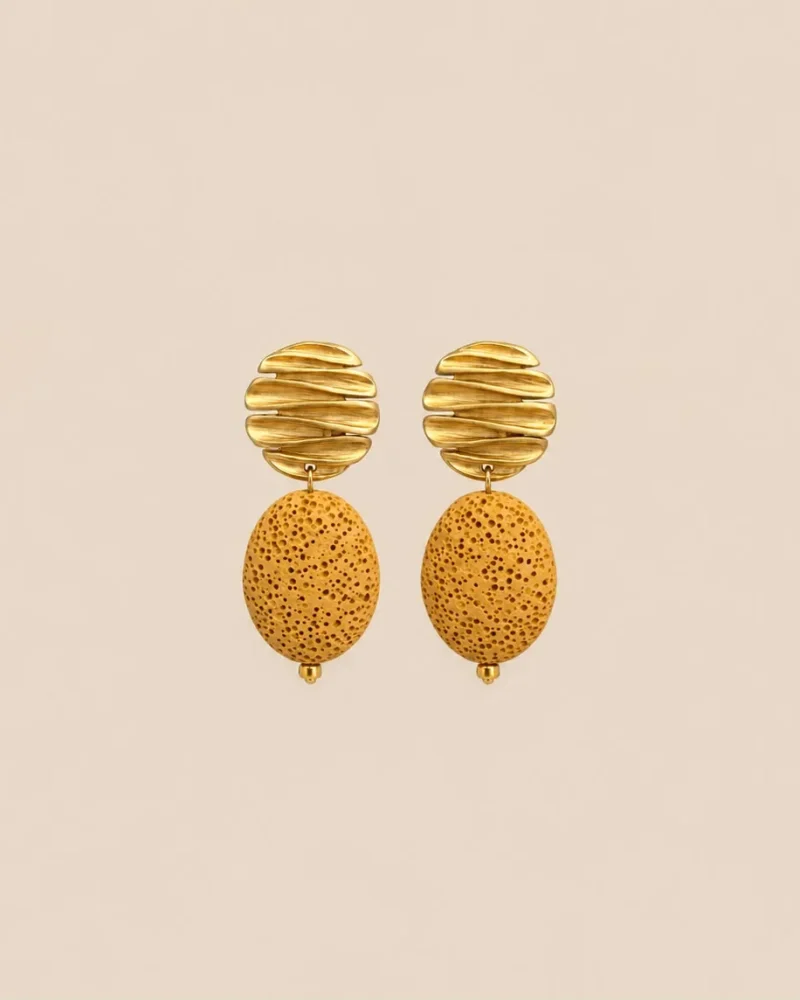 Pendientes CALIA circulares con ondas doradas y piedra natural ocre