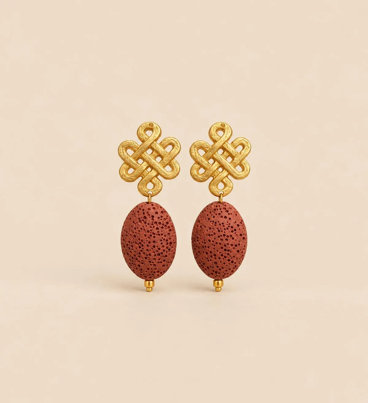 Pendientes CALIA nudo dorado con piedra natural burdeos