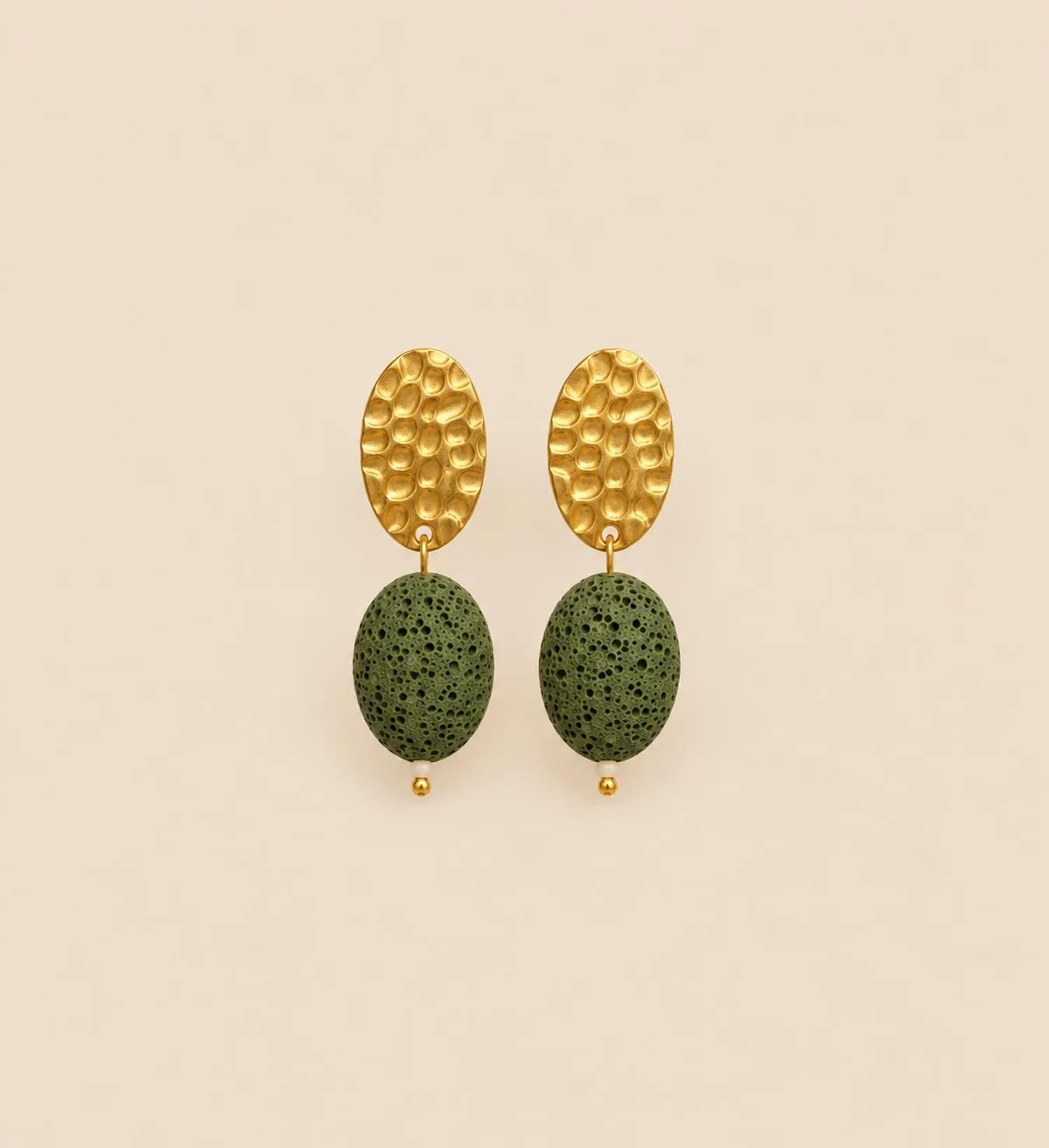 Pendientes CALIA ovalados martillados con piedra natural verde
